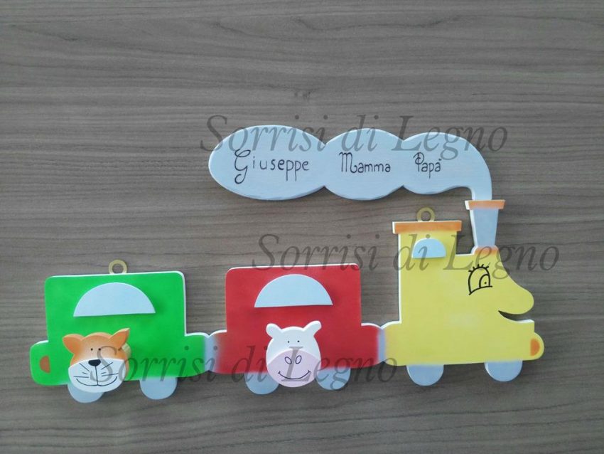 Appendino in legno colorato con fumo della locomotiva