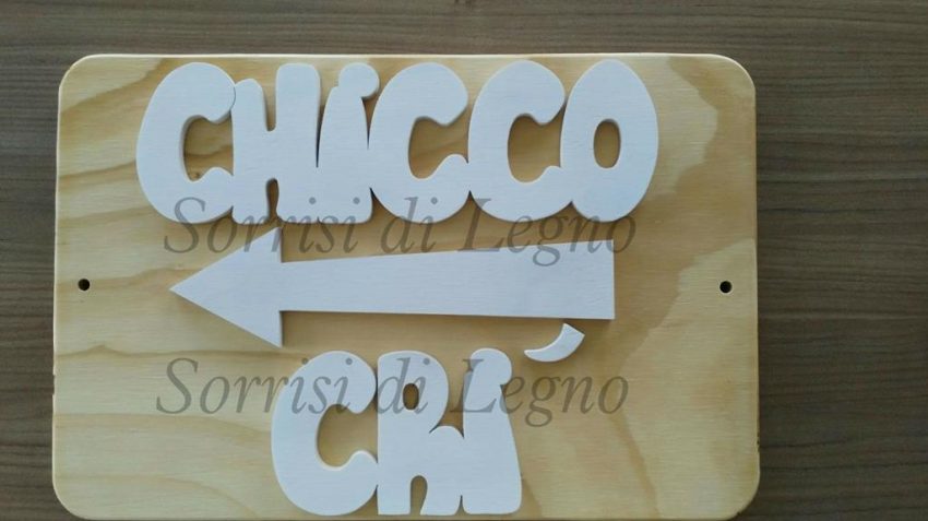 insegna-in-legno-personalizzata-con-i-nomi