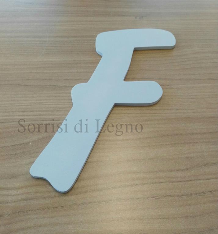 lettera-f-da-appendere-a-parete-in-legno