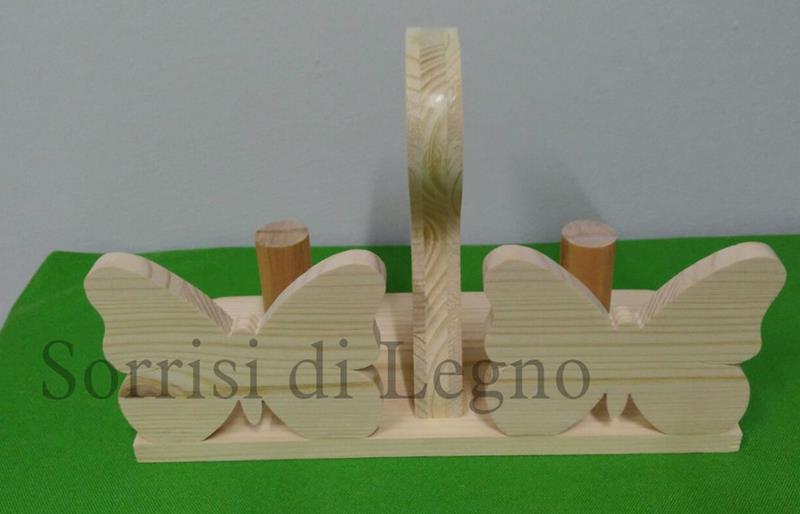 Porta bicchieri in legno grezzo a forma di farfalla